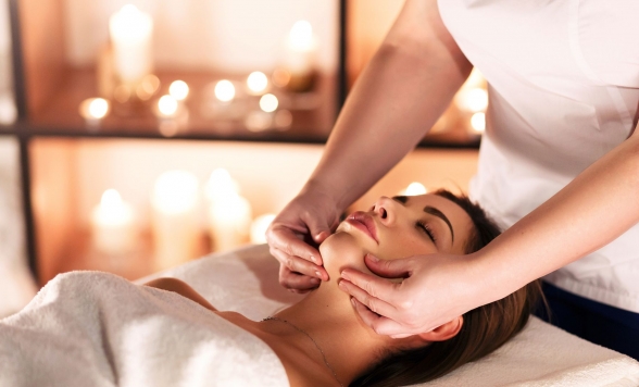 【夜便でご帰国の方へ】帰国日を優雅に過ごす「リッツカールトンホテル」アロマセラピーマッサージ＆アフタヌーンティー＜安心の貸切送迎付き＞